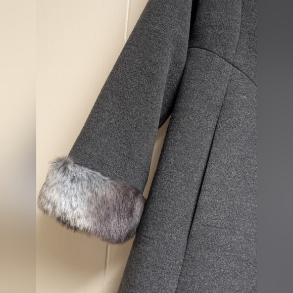Elegant Gray Double-Breasted Coat with Faux Fur Trim For Child - Picture 13 of 13